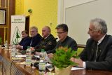 Jaroslav Šálka (druhý zľava) na valnom zhromaždení Slovenskej lesníckej komory 