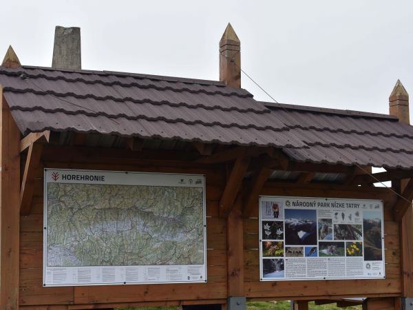 Informačné tabule na Kráľovej holi v Národnom parku Nízke Tatry 