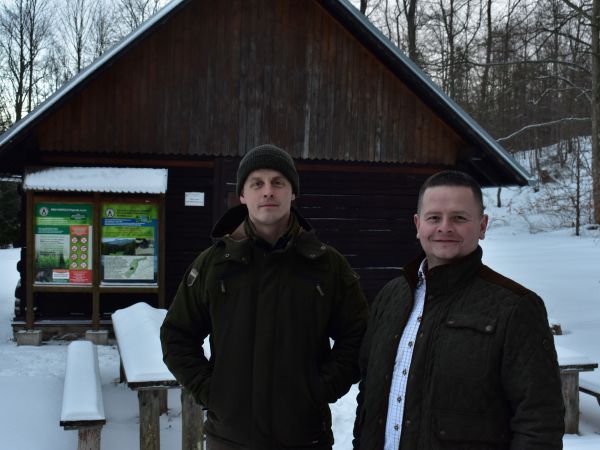 Peter Petrik (vpravo) a Tomáš Hutyra v lokalite Biskupské Chyžky 