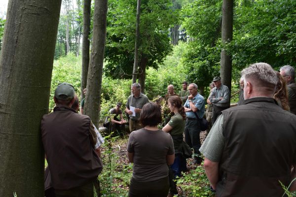 Časť &uacute;častn&iacute;kov semin&aacute;ra počas uk&aacute;žky v ter&eacute;ne