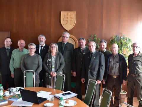 Účastníci včerajšieho rokovania Predstavenstva Slovenskej lesníckej komory 