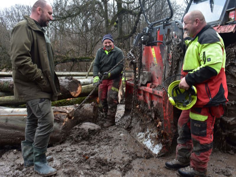 TÝŽDŇOVKA: Tí, čo robili túto robotu len pre peniaze, už tu dávno nie sú, hovoria bratia Bačovci, ktorí pracujú v lese vyše 30 rokov