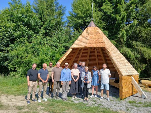 Momentka zo stretnutia v Mestských lesoch Banská Štiavnica s novou infraštruktúrou 