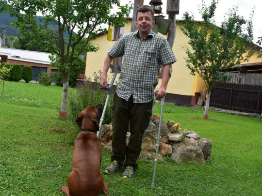 TÝŽDŇOVKA: Medveď v lese ako súčasť rizika povolania. Podľa lesníka, ktorý prežil tri napadnutia medveďmi, je ich veľa