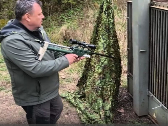 Zásahový tím pre medveďa hnedého Fatra testuje metódu, využívanú v Kanade a Spojených štátoch amerických: Averzívna terapia má šelmám vytvoriť negatívnu asociáciu s pobytom v blízkosti ľudských sídiel