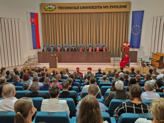Technická univerzita vo Zvolene vstúpila do 72. akademického roka: 78 študijných programov pre cca 2 000 študentov