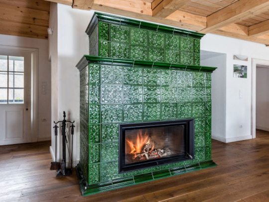 Cech kachliarov: Zavádzajú sa emisné povolenky pre domácnosti. Ľudí kúriacich drevom sa to týkať nebude