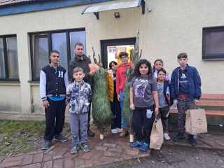 Mikulášska výprava z Vojenských lesov a majetkov SR: Potešila takmer 5 000 detí, vianočné stromčeky a darčeky do vyše stovky zariadení