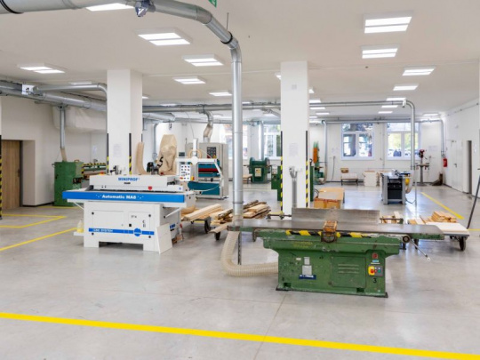 Nové dielne na Strednej odbornej škole lesníckej a drevárskej Jozefa Dekreta Matejovie v Liptovskom Hrádku: Strojové a ručné opracovanie dreva, CNC frézovanie a kovoobrábanie
