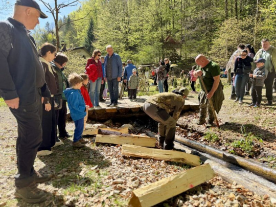 Významné uznanie pre unikátne plavenie dreva vo vodnom žľabe v doline Rakytovo: Mestské lesy Banská Bystrica sa o technickú pamiatku starajú a neustále ju zveľaďujú